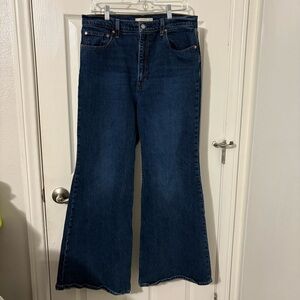 Levi's Women's  Premium Ribcage Wide Leg  Bells Jeans Size 32x32  Dark Wash